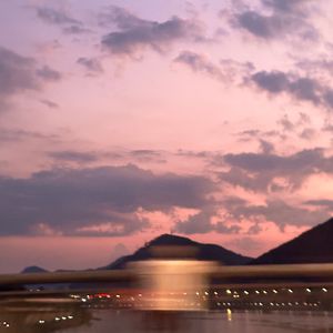 姐姐穿白丝被插逼
